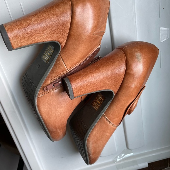 Miz Mooz brown leather booties size 8.5 in very used condition (sold as-is!!!) - Picture 5 of 7